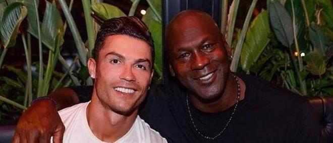 传奇巨星复出助阵，球场注定风云激荡