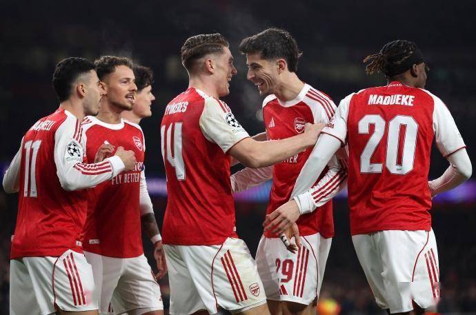 包含欧洲赛场战火再起，球队备战冲刺冠军的词条