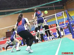 关于超级联赛战况激烈，球员们奋力拼搏的信息